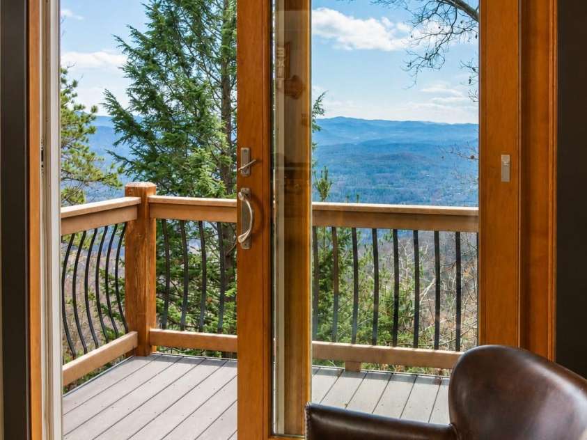 425 Flat Top Mountain Road, Fairview, NC 28730.  MLS# CAR4399617, YatesRealty ID 1824. 