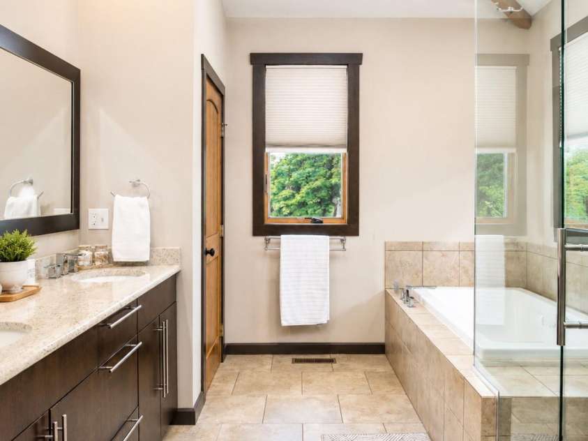 425 Flat Top Mountain Road, Fairview, NC 28730.  MLS# CAR4399617, YatesRealty ID 1824. 