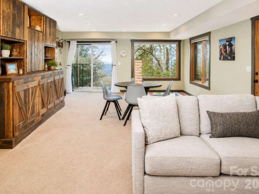 425 Flat Top Mountain Road, Fairview, NC 28730.  MLS# CAR4399617, YatesRealty ID 1824. 