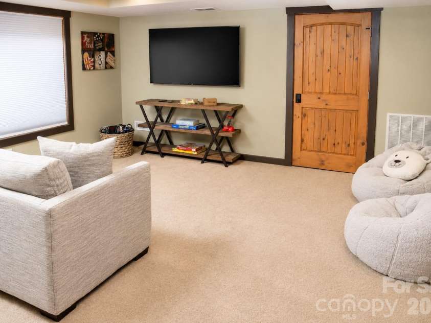 425 Flat Top Mountain Road, Fairview, NC 28730.  MLS# CAR4399617, YatesRealty ID 1824. 