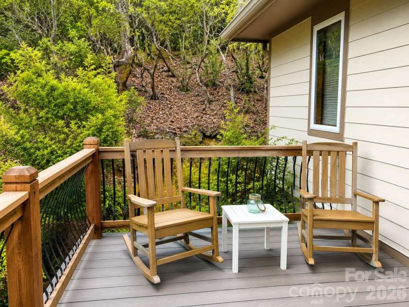 425 Flat Top Mountain Road, Fairview, NC 28730.  MLS# CAR4399617, YatesRealty ID 1824. 