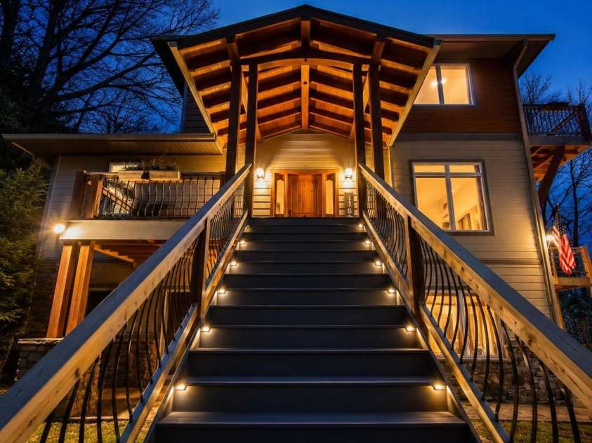 425 Flat Top Mountain Road, Fairview, NC 28730.  MLS# CAR4399617, YatesRealty ID 1824. 