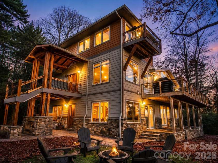 425 Flat Top Mountain Road, Fairview, NC 28730.  MLS# CAR4399617, YatesRealty ID 1824. 