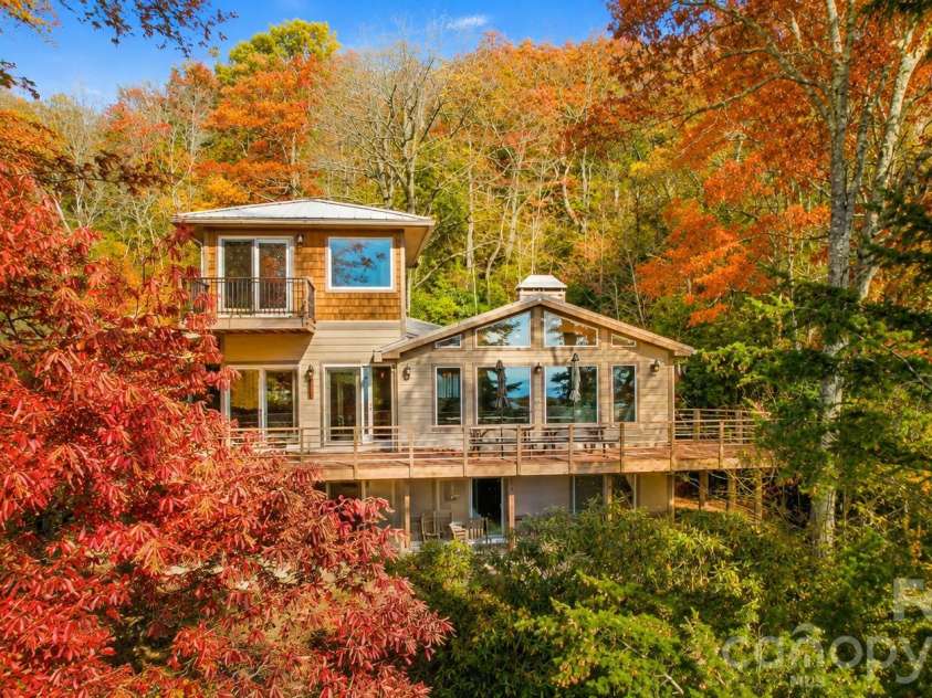 425 Flat Top Mountain Road, Fairview, NC 28730.  MLS# CAR4399617, YatesRealty ID 1824. 