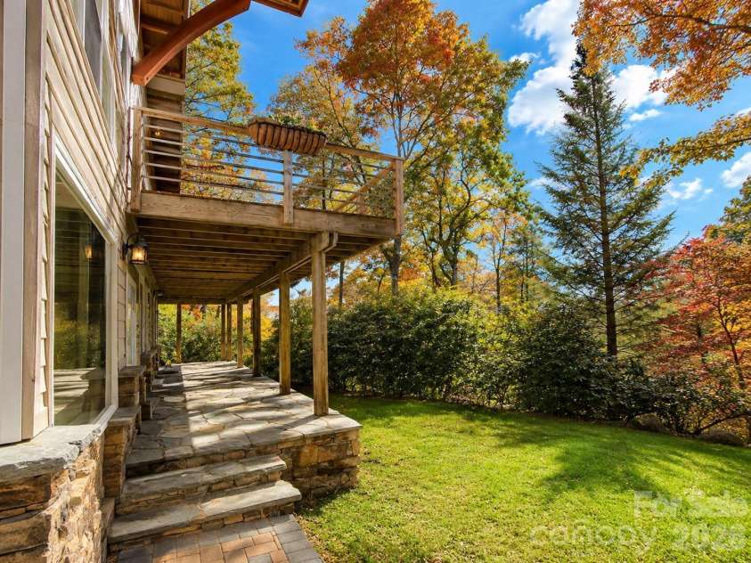 425 Flat Top Mountain Road, Fairview, NC 28730.  MLS# CAR4399617, YatesRealty ID 1824. 
