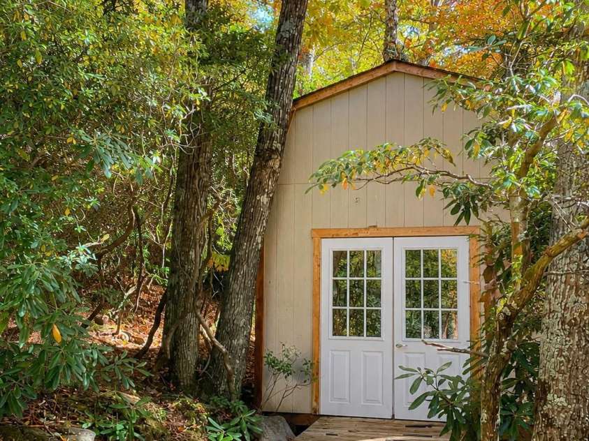 425 Flat Top Mountain Road, Fairview, NC 28730.  MLS# CAR4399617, YatesRealty ID 1824. 