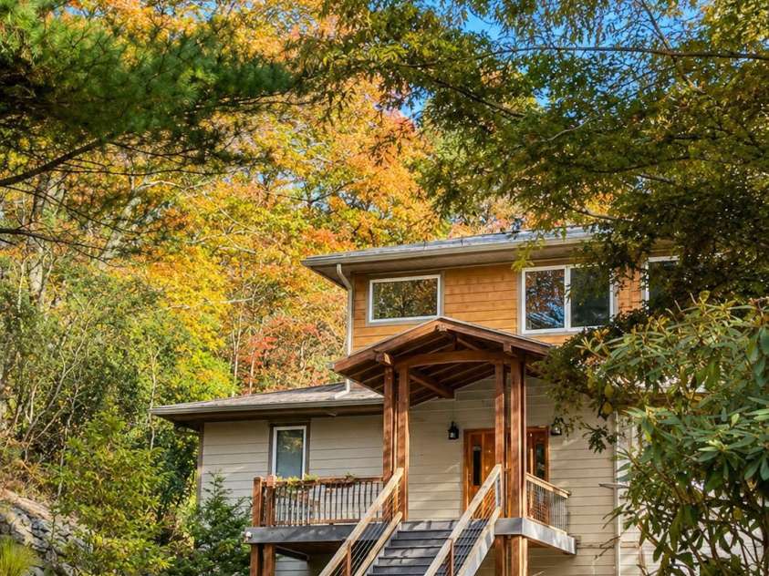 425 Flat Top Mountain Road, Fairview, NC 28730.  MLS# CAR4399617, YatesRealty ID 1824. 