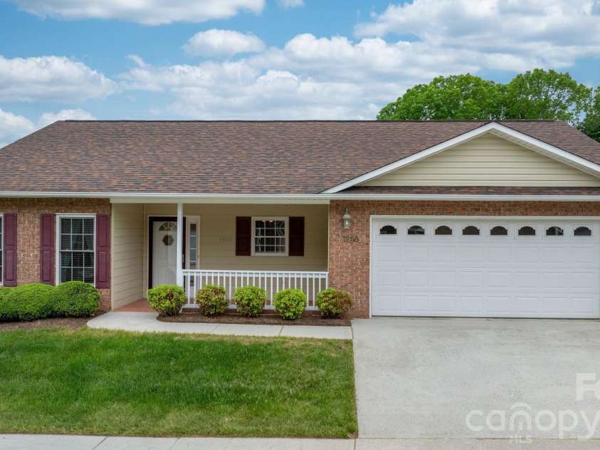 1268 Wexford Village Circle, Lenoir, NC 28645.  MLS# CAR4377541, YatesRealty ID 18240. 