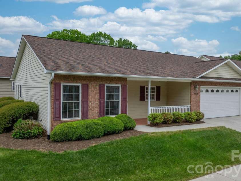 1268 Wexford Village Circle, Lenoir, NC 28645.  MLS# CAR4377541, YatesRealty ID 18240. 
