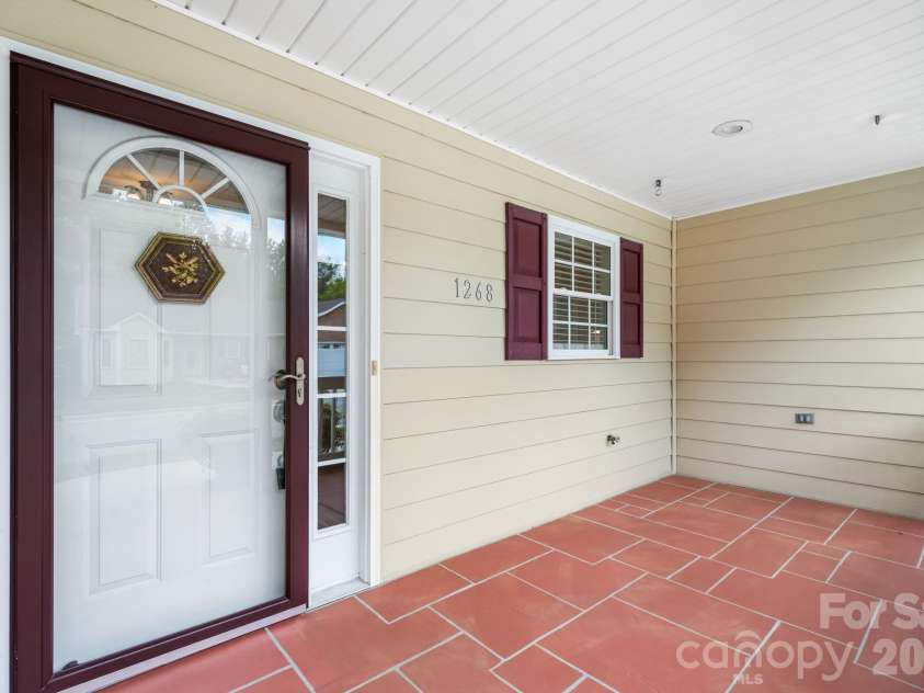 1268 Wexford Village Circle, Lenoir, NC 28645.  MLS# CAR4377541, YatesRealty ID 18240. 