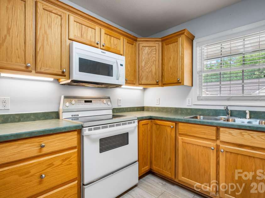 1268 Wexford Village Circle, Lenoir, NC 28645.  MLS# CAR4377541, YatesRealty ID 18240. 