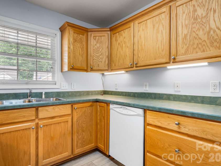 1268 Wexford Village Circle, Lenoir, NC 28645.  MLS# CAR4377541, YatesRealty ID 18240. 