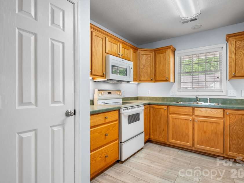 1268 Wexford Village Circle, Lenoir, NC 28645.  MLS# CAR4377541, YatesRealty ID 18240. 