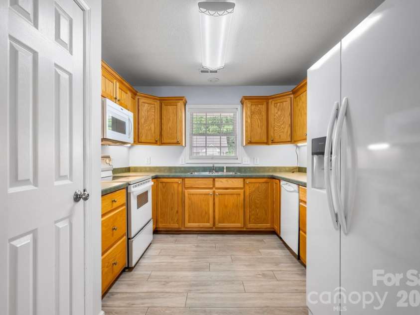 1268 Wexford Village Circle, Lenoir, NC 28645.  MLS# CAR4377541, YatesRealty ID 18240. 