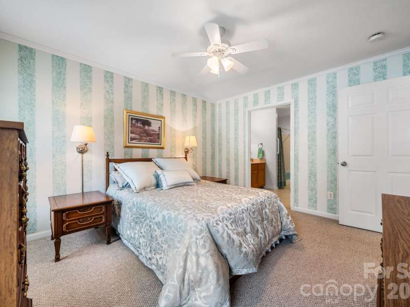 1268 Wexford Village Circle, Lenoir, NC 28645.  MLS# CAR4377541, YatesRealty ID 18240. 
