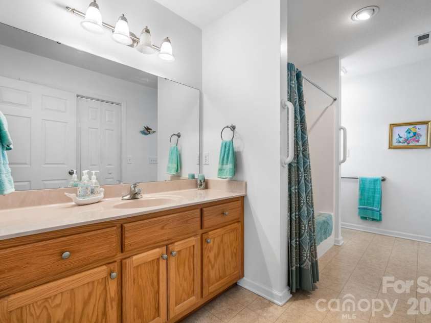 1268 Wexford Village Circle, Lenoir, NC 28645.  MLS# CAR4377541, YatesRealty ID 18240. 