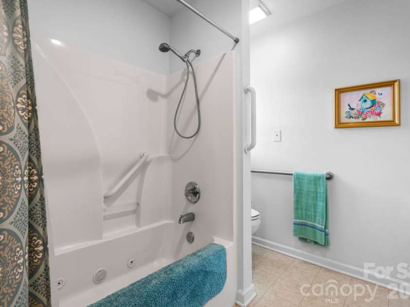 1268 Wexford Village Circle, Lenoir, NC 28645.  MLS# CAR4377541, YatesRealty ID 18240. 