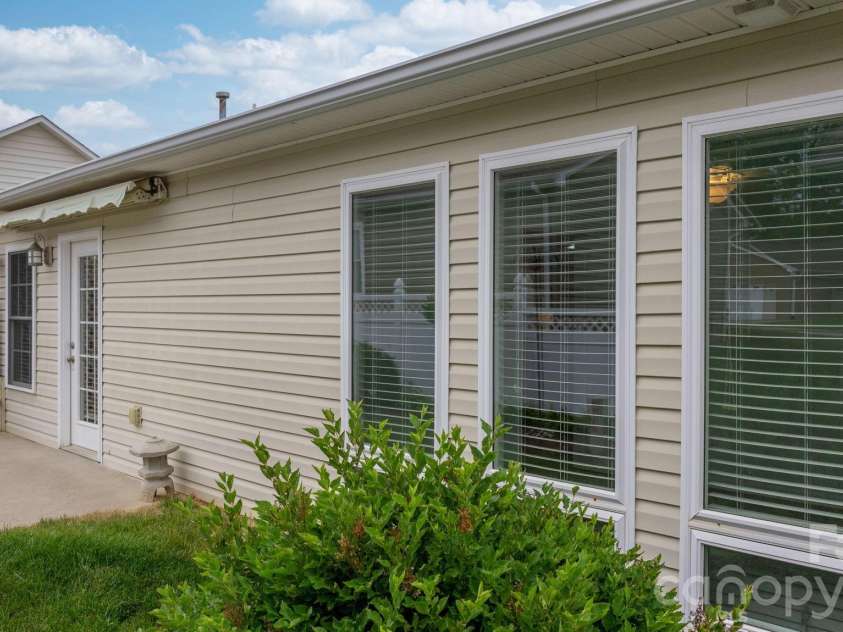 1268 Wexford Village Circle, Lenoir, NC 28645.  MLS# CAR4377541, YatesRealty ID 18240. 