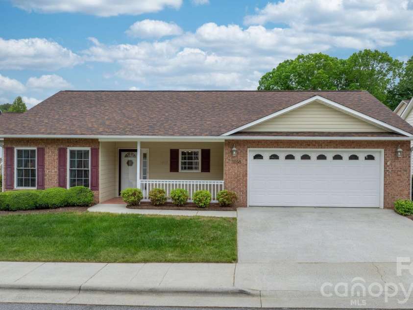 1268 Wexford Village Circle, Lenoir, NC 28645.  MLS# CAR4377541, YatesRealty ID 18240. 