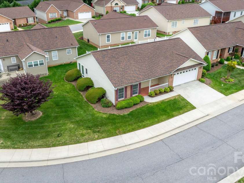1268 Wexford Village Circle, Lenoir, NC 28645.  MLS# CAR4377541, YatesRealty ID 18240. 