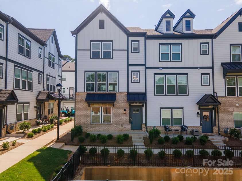 6027 Towering Oaks Drive, Charlotte, NC 28205.  MLS# CAR4298053, YatesRealty ID 18240. Exterior view (front)