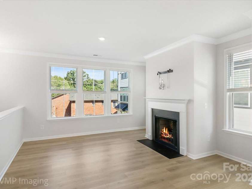 6027 Towering Oaks Drive, Charlotte, NC 28205.  MLS# CAR4298053, YatesRealty ID 18240. Main level great room