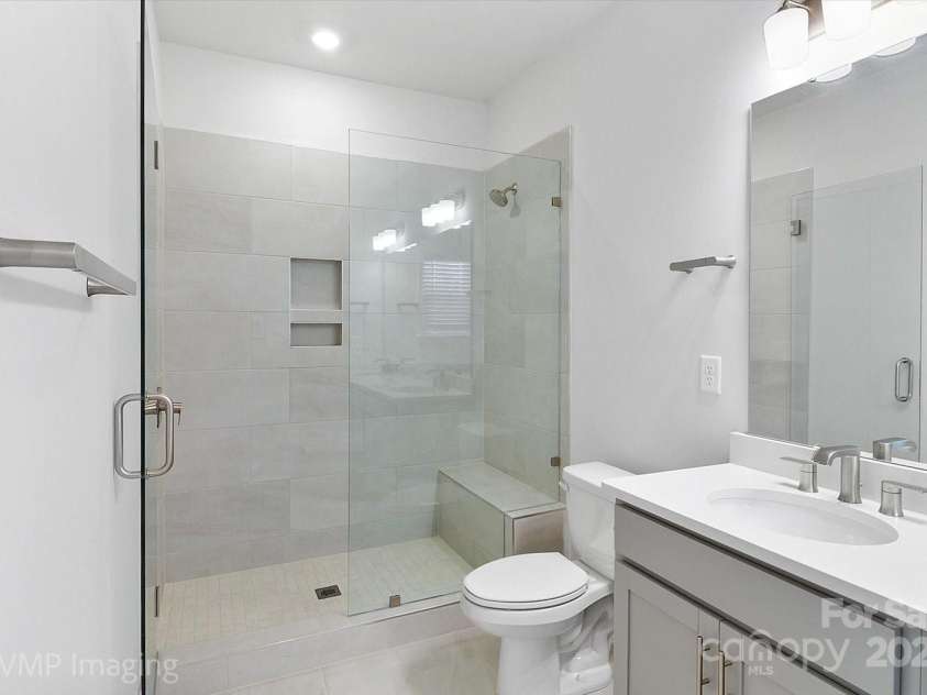 6027 Towering Oaks Drive, Charlotte, NC 28205.  MLS# CAR4298053, YatesRealty ID 18240. Primary bath