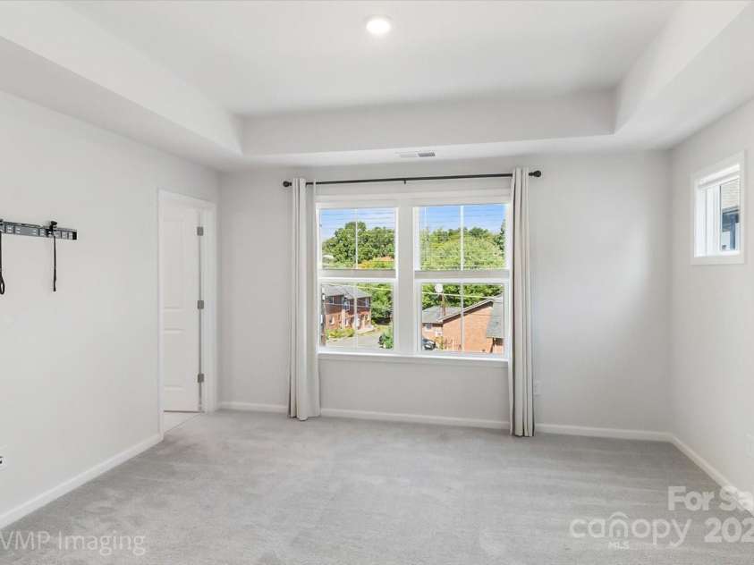 6027 Towering Oaks Drive, Charlotte, NC 28205.  MLS# CAR4298053, YatesRealty ID 18240. Primary suite