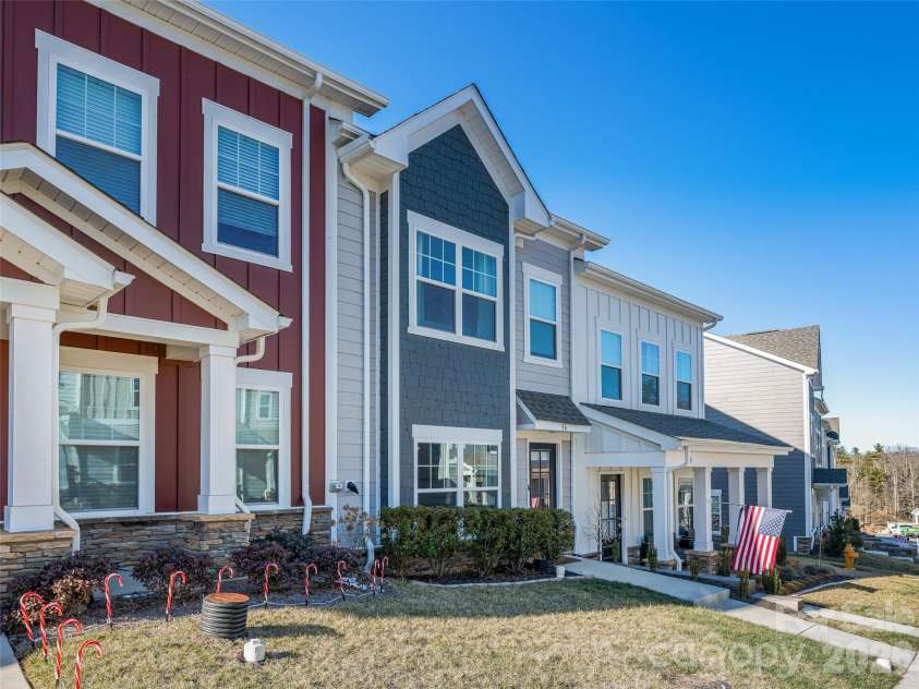 56 Walnut Springs Drive, Asheville, NC 28804.  MLS# CAR4357934, YatesRealty ID 18241. 