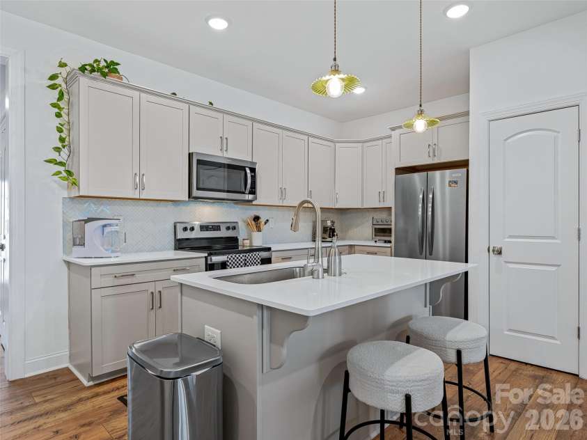 56 Walnut Springs Drive, Asheville, NC 28804.  MLS# CAR4357934, YatesRealty ID 18241. 