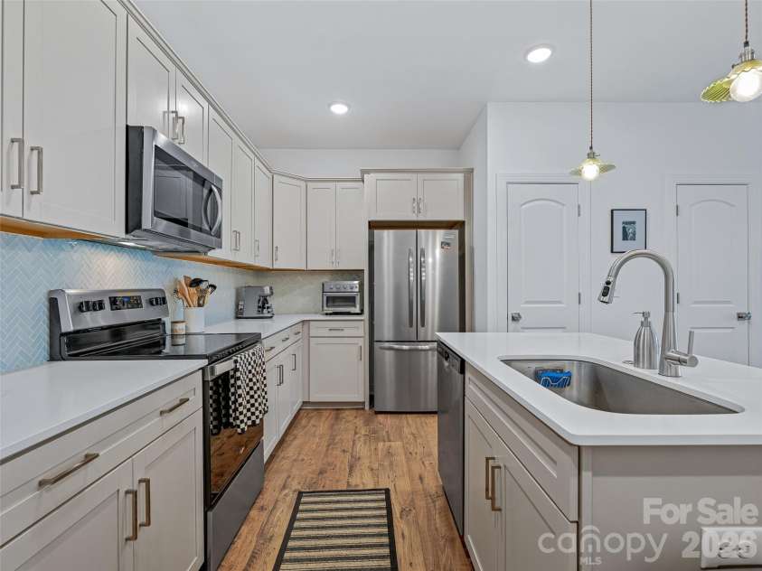 56 Walnut Springs Drive, Asheville, NC 28804.  MLS# CAR4357934, YatesRealty ID 18241. 