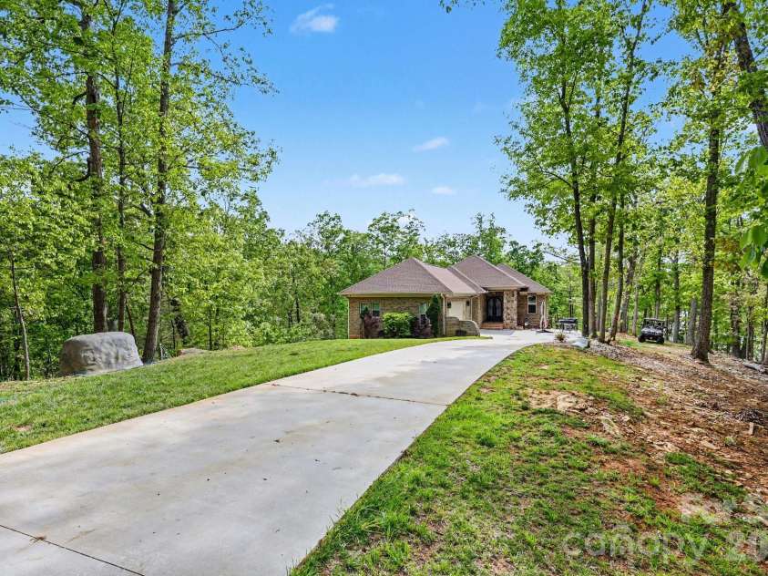 1629 Healing Springs Drive, Denton, NC 27239.  MLS# CAR4362810, YatesRealty ID 18242. 