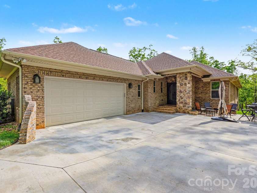 1629 Healing Springs Drive, Denton, NC 27239.  MLS# CAR4362810, YatesRealty ID 18242. 