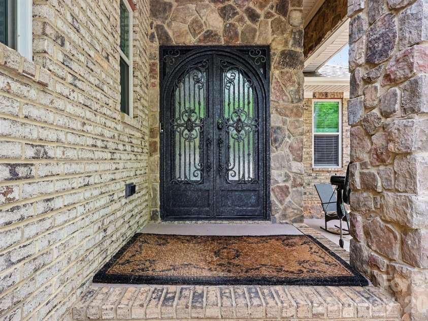 1629 Healing Springs Drive, Denton, NC 27239.  MLS# CAR4362810, YatesRealty ID 18242. 