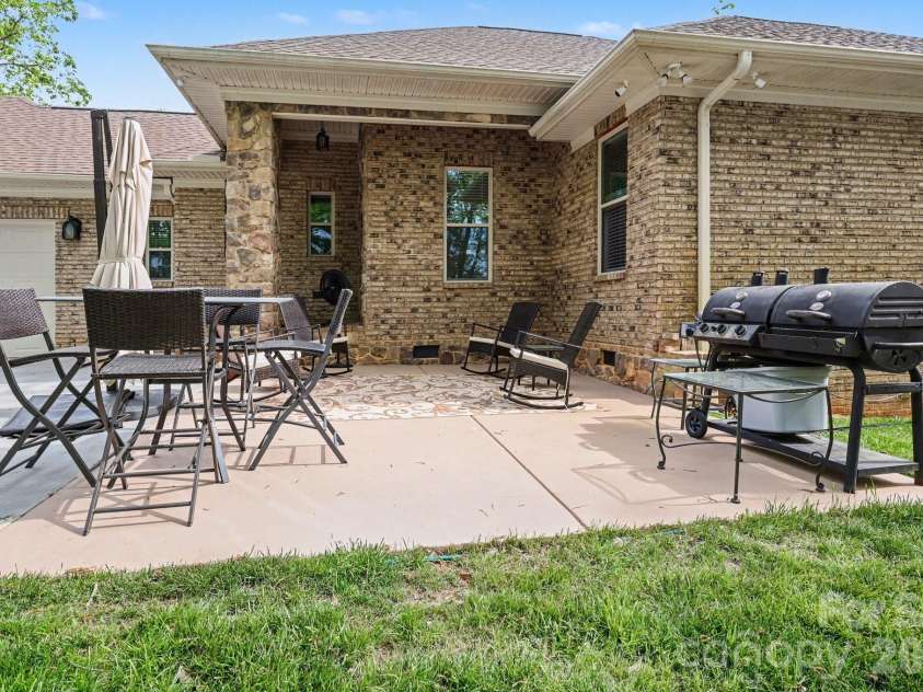 1629 Healing Springs Drive, Denton, NC 27239.  MLS# CAR4362810, YatesRealty ID 18242. 
