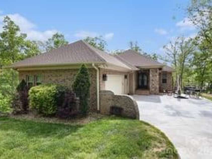 1629 Healing Springs Drive, Denton, NC 27239.  MLS# CAR4362810, YatesRealty ID 18242. 