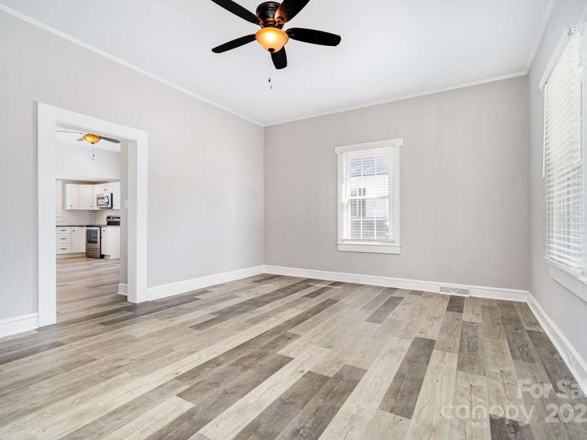 330 Central Avenue, Kannapolis, NC 28081.  MLS# CAR4264316, YatesRealty ID 18242. 