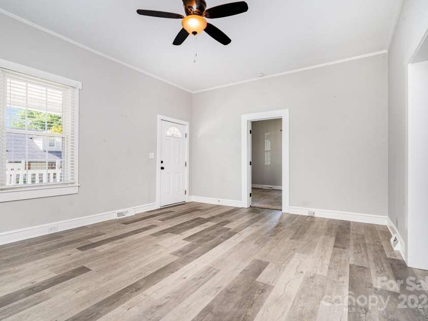 330 Central Avenue, Kannapolis, NC 28081.  MLS# CAR4264316, YatesRealty ID 18242. 