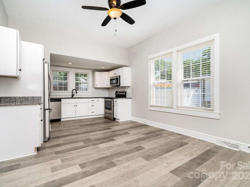 330 Central Avenue, Kannapolis, NC 28081.  MLS# CAR4264316, YatesRealty ID 18242. 