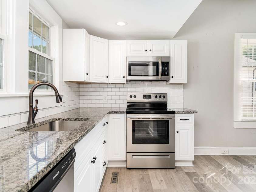 330 Central Avenue, Kannapolis, NC 28081.  MLS# CAR4264316, YatesRealty ID 18242. 