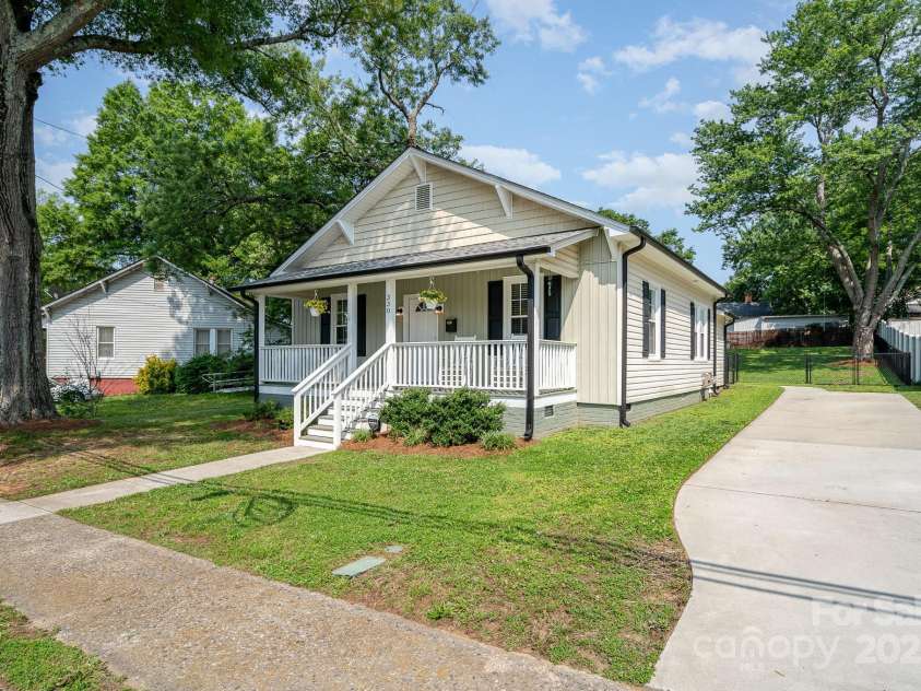 330 Central Avenue, Kannapolis, NC 28081.  MLS# CAR4264316, YatesRealty ID 18242. 