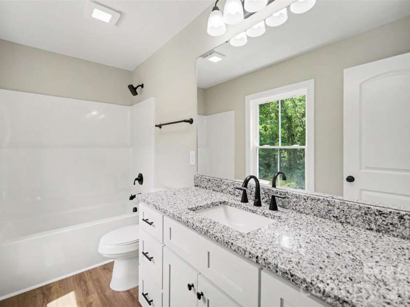1332 Mason Street, Kannapolis, NC 28081.  MLS# CAR4371974, YatesRealty ID 18243. House bath