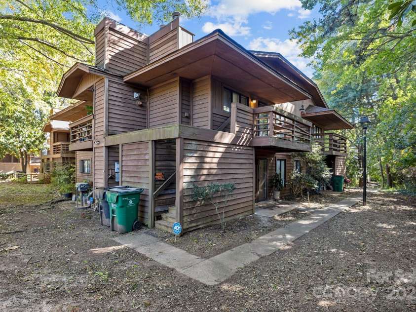 1832 J Julian Lane, Charlotte, NC 28208.  MLS# CAR4240083, YatesRealty ID 18243. 