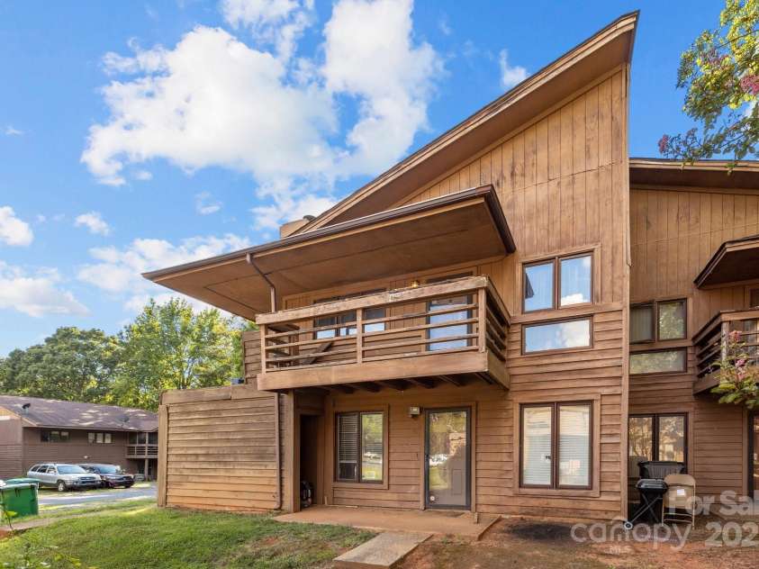 1832 J Julian Lane, Charlotte, NC 28208.  MLS# CAR4253201, YatesRealty ID 18243. 