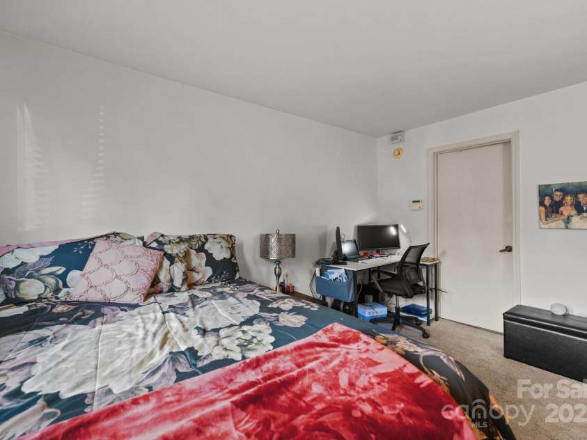 1832 J Julian Lane, Charlotte, NC 28208.  MLS# CAR4253201, YatesRealty ID 18243. 