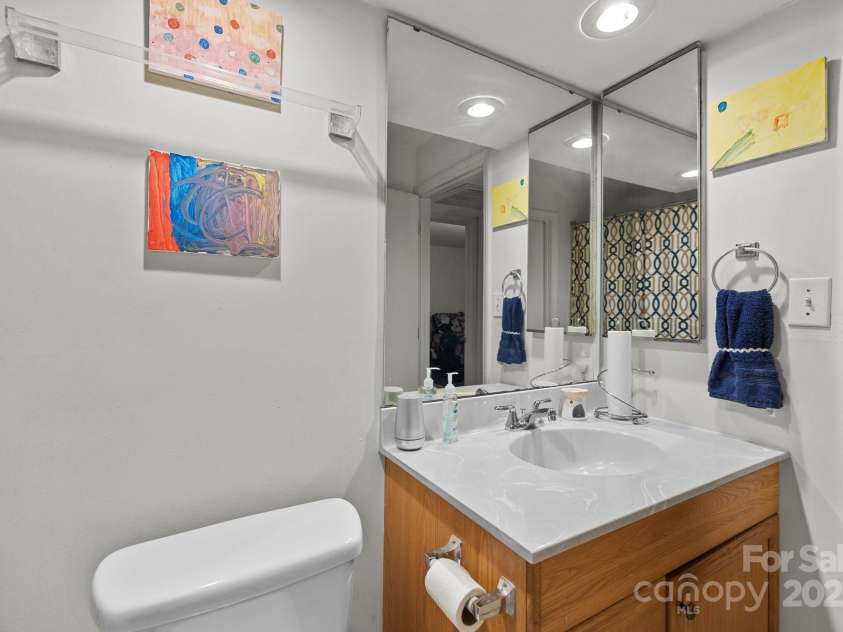 1832 J Julian Lane, Charlotte, NC 28208.  MLS# CAR4253201, YatesRealty ID 18243. 