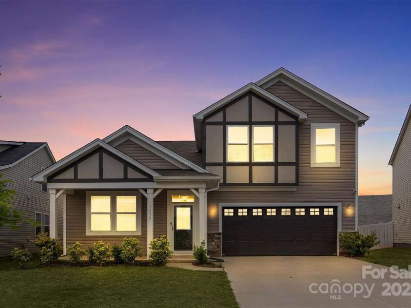 3252 Cheyney Park Drive, Charlotte, NC 28269.  MLS# CAR4253049, YatesRealty ID 18245. 