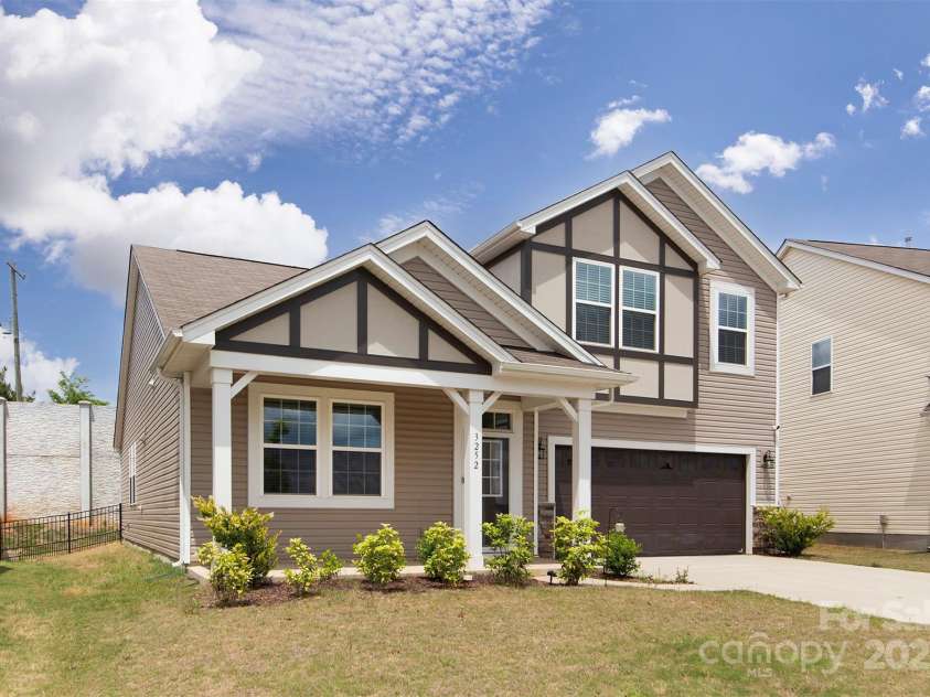 3252 Cheyney Park Drive, Charlotte, NC 28269.  MLS# CAR4253049, YatesRealty ID 18245. 