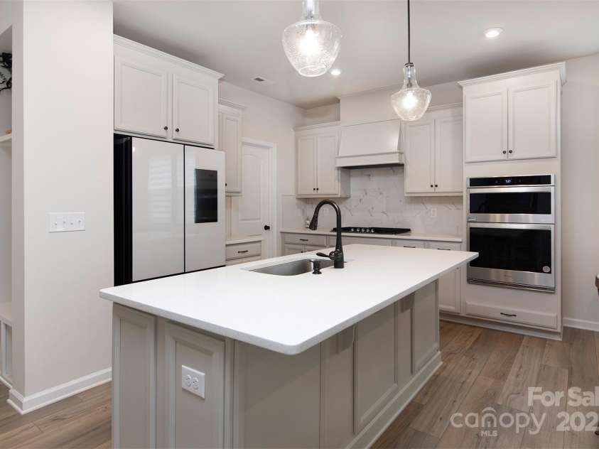 3252 Cheyney Park Drive, Charlotte, NC 28269.  MLS# CAR4253049, YatesRealty ID 18245. 