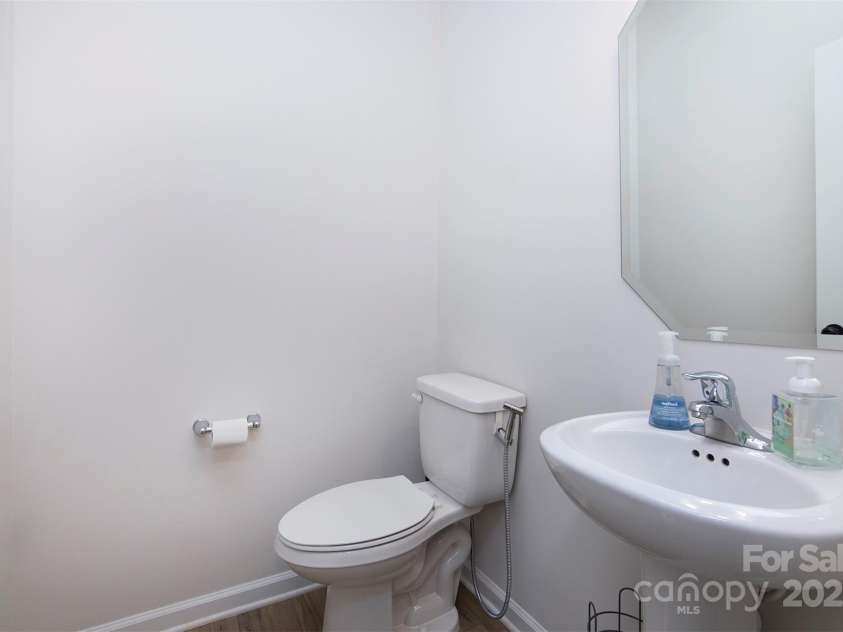 3252 Cheyney Park Drive, Charlotte, NC 28269.  MLS# CAR4253049, YatesRealty ID 18245. 